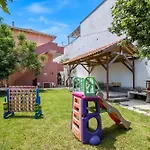 Aias Lägenhet